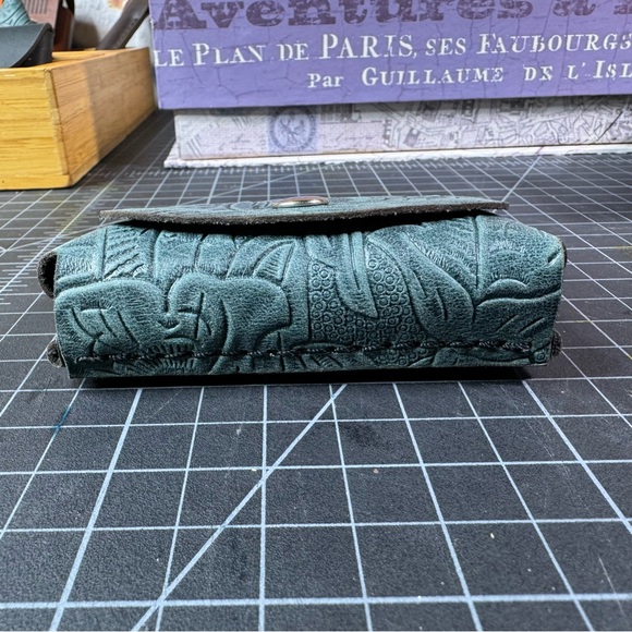 Leather card wallet double stack business card holder -embossed floral sage - Picture 5 of 12